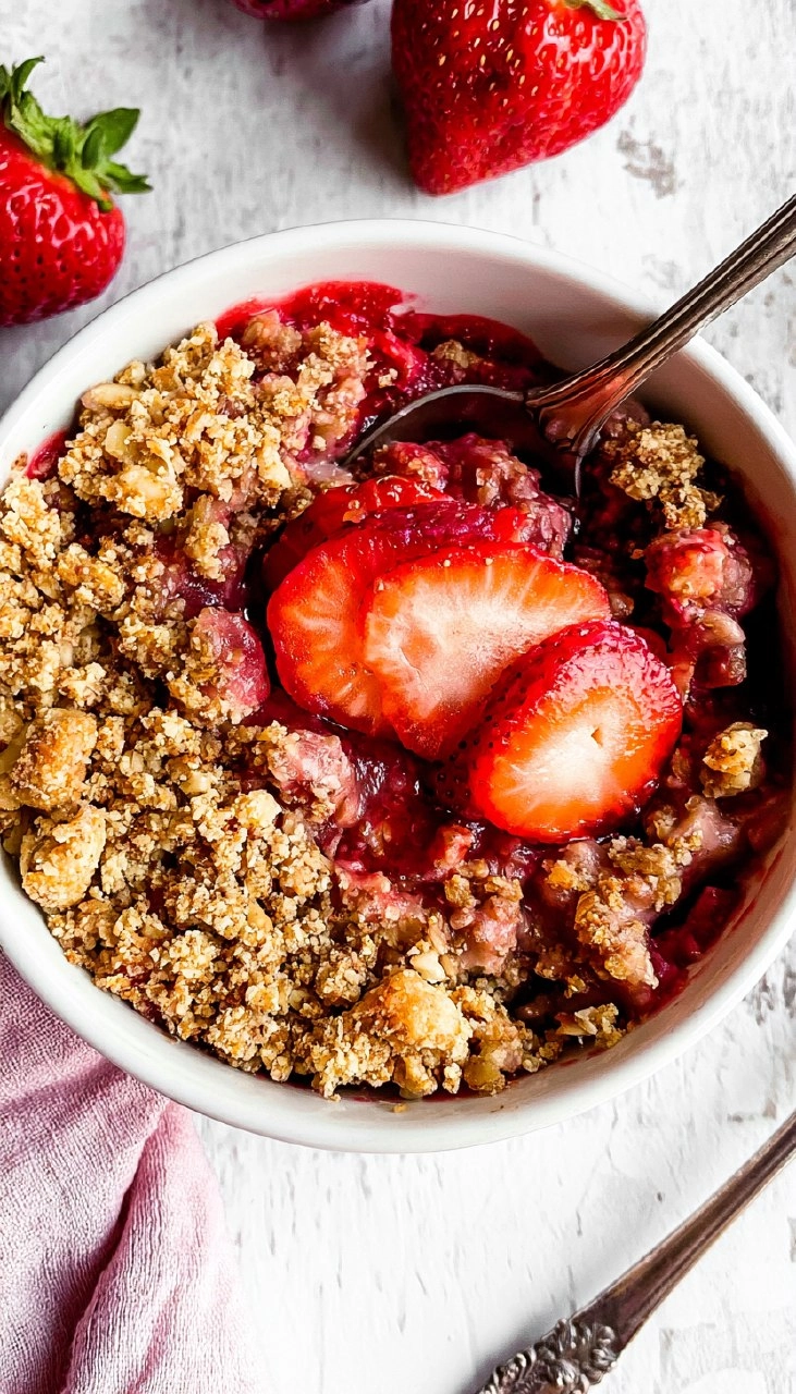 Healthy Strawberry Crisp (Gluten Free, Easy Almond Flour Crumble)